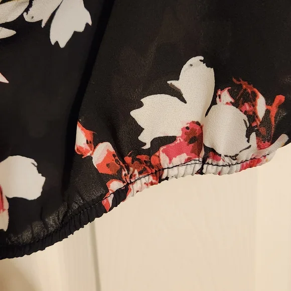 Torrid 3X Women's cold shoulder black floral blouse w/elastic bottom - Picture 3 of 6